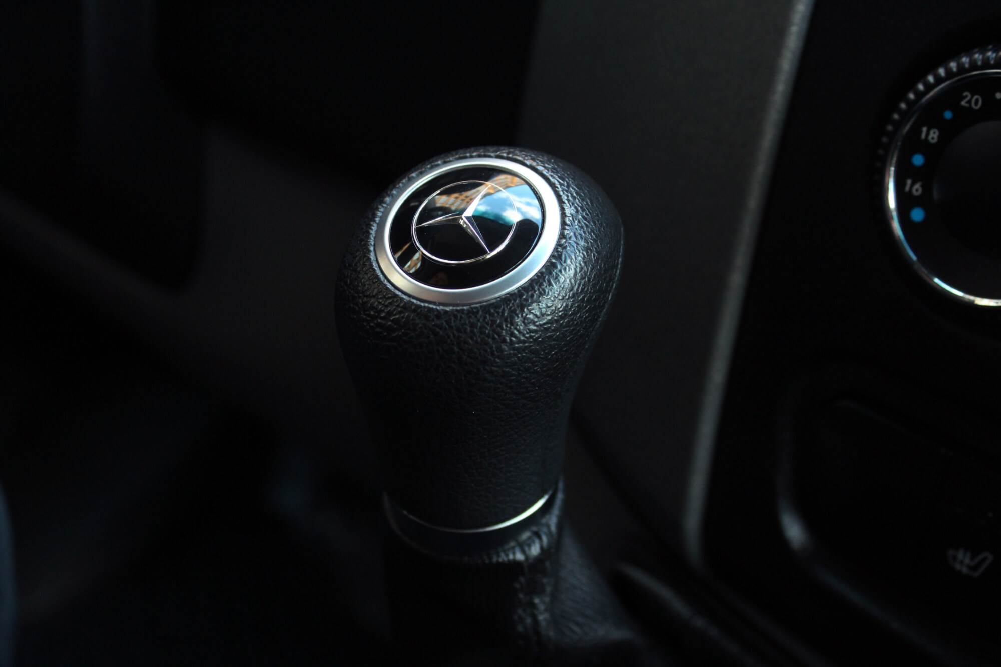 مرسيدس-بنز سبرينتر فضي اللون