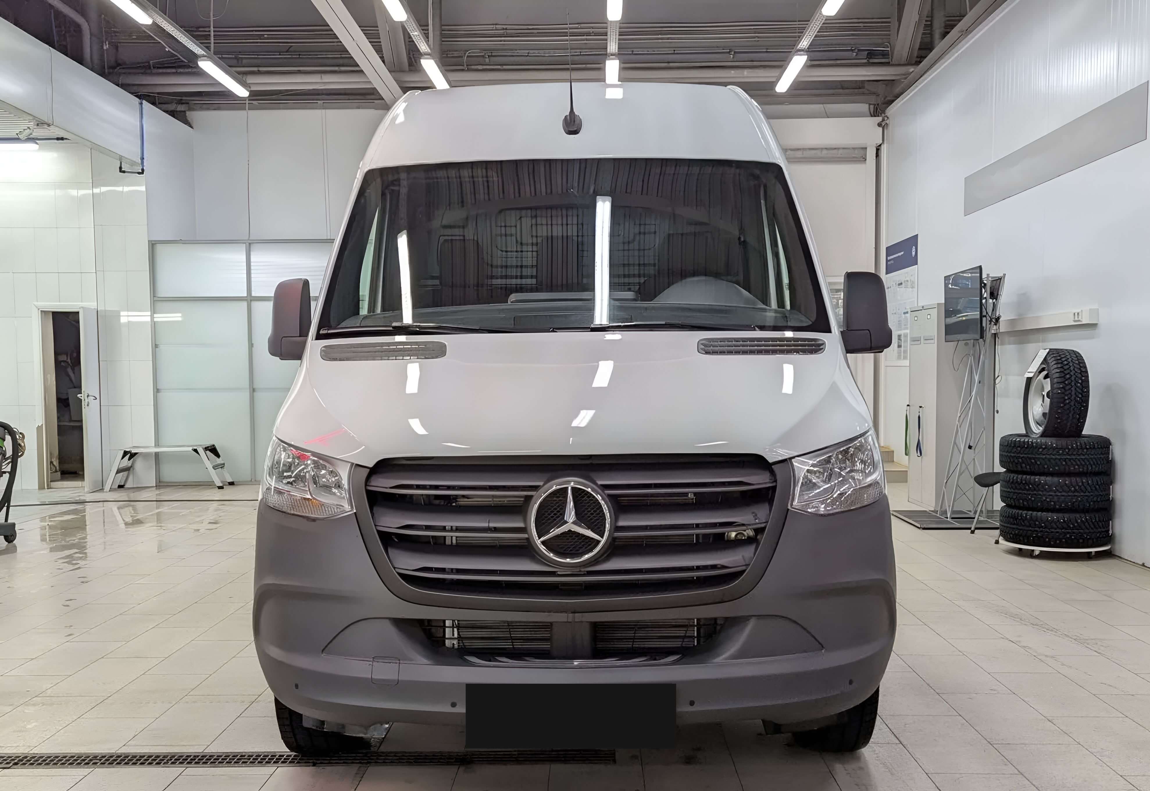Mercedes-Benz Sprinter White