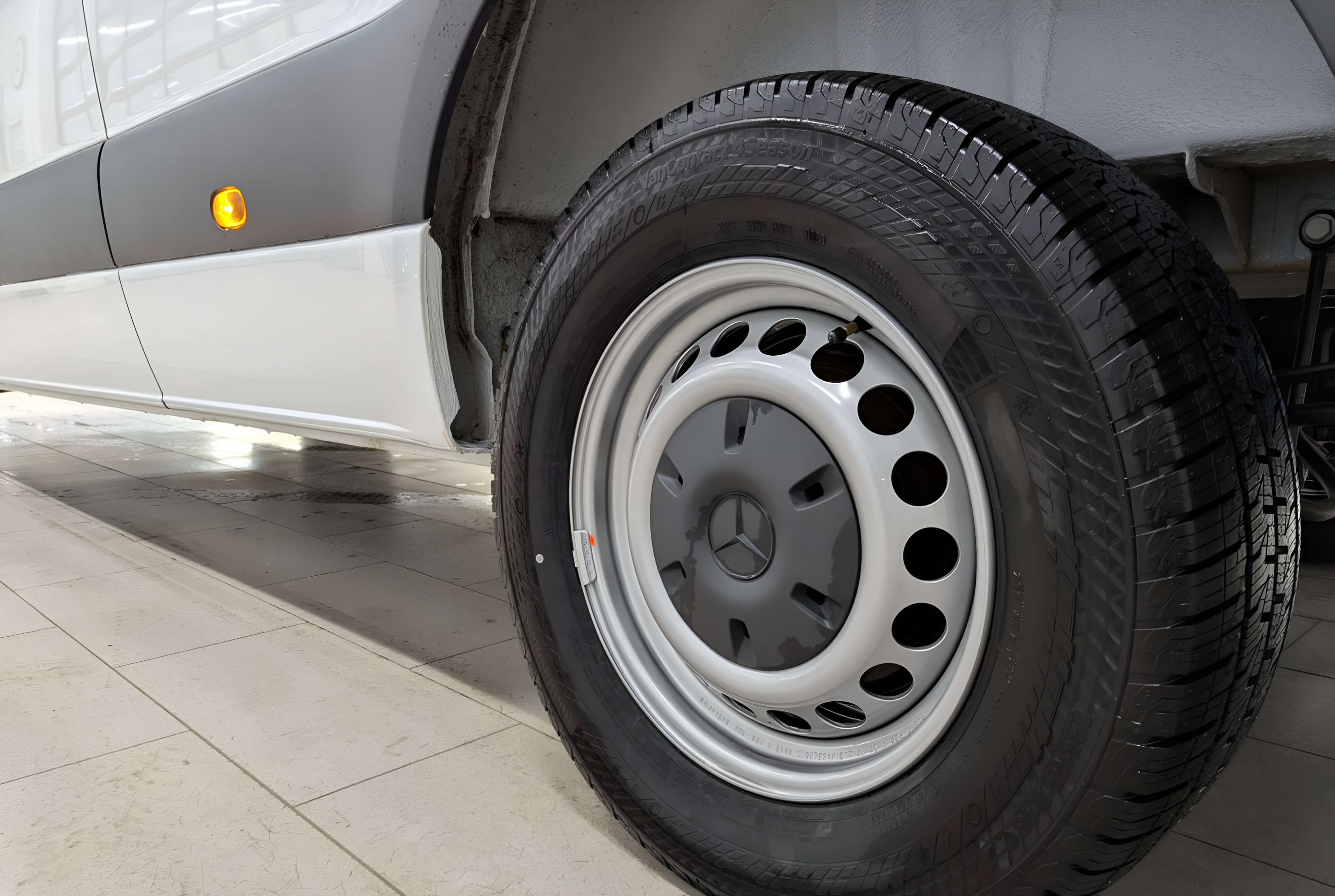 Mercedes-Benz Sprinter White