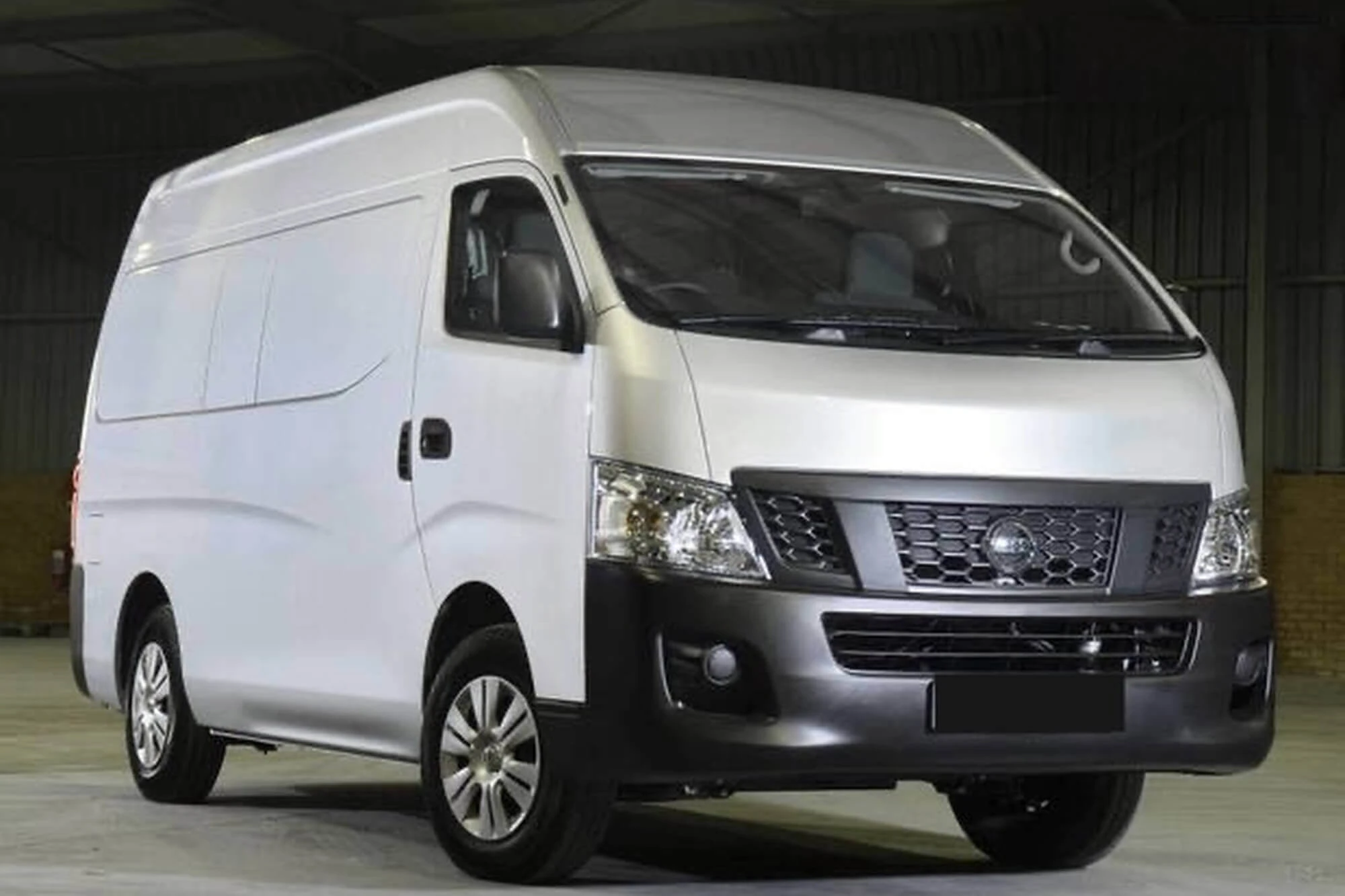 Nissan Urvan Grijs
