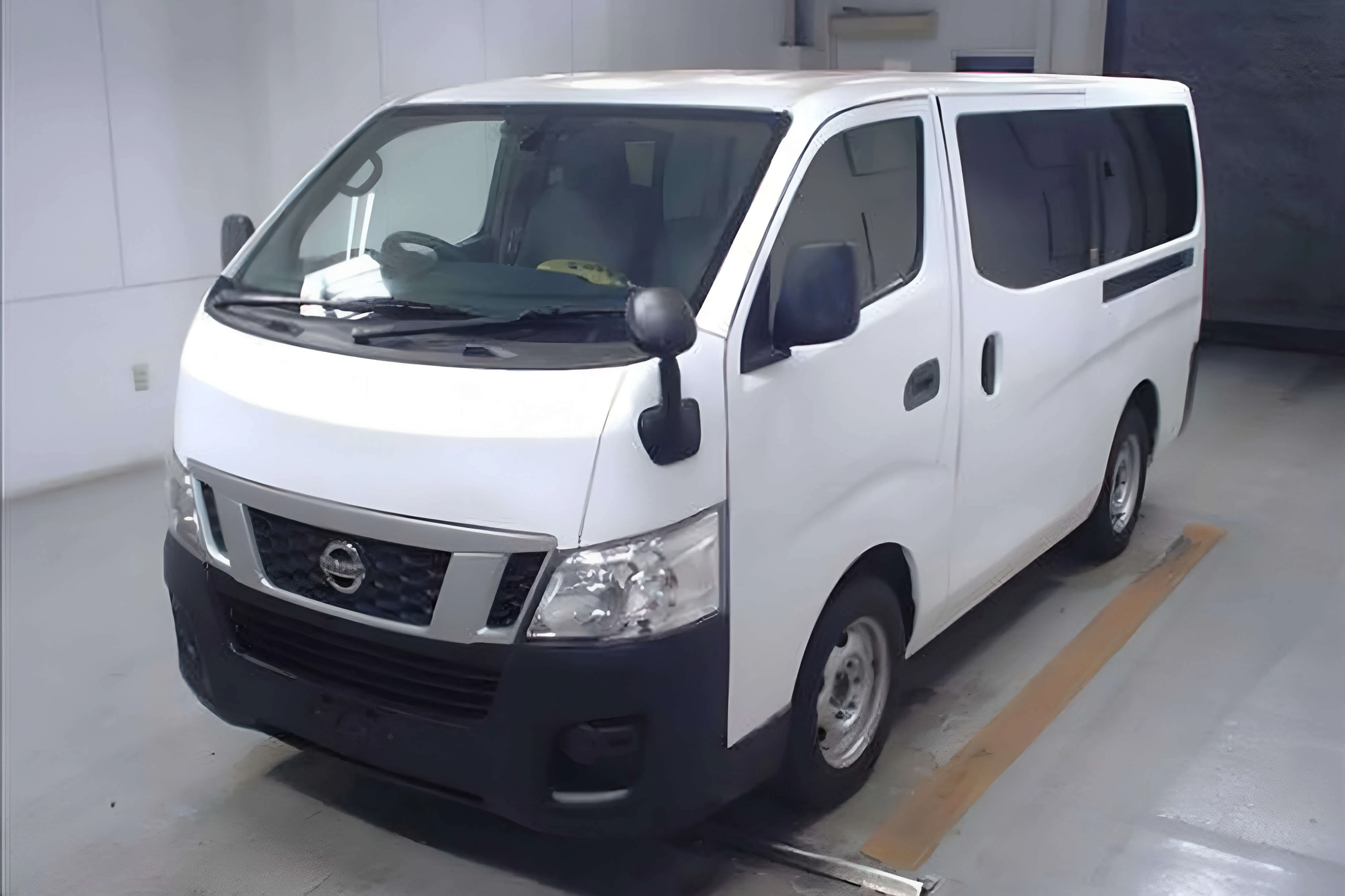 Nissan Urvan Beyaz