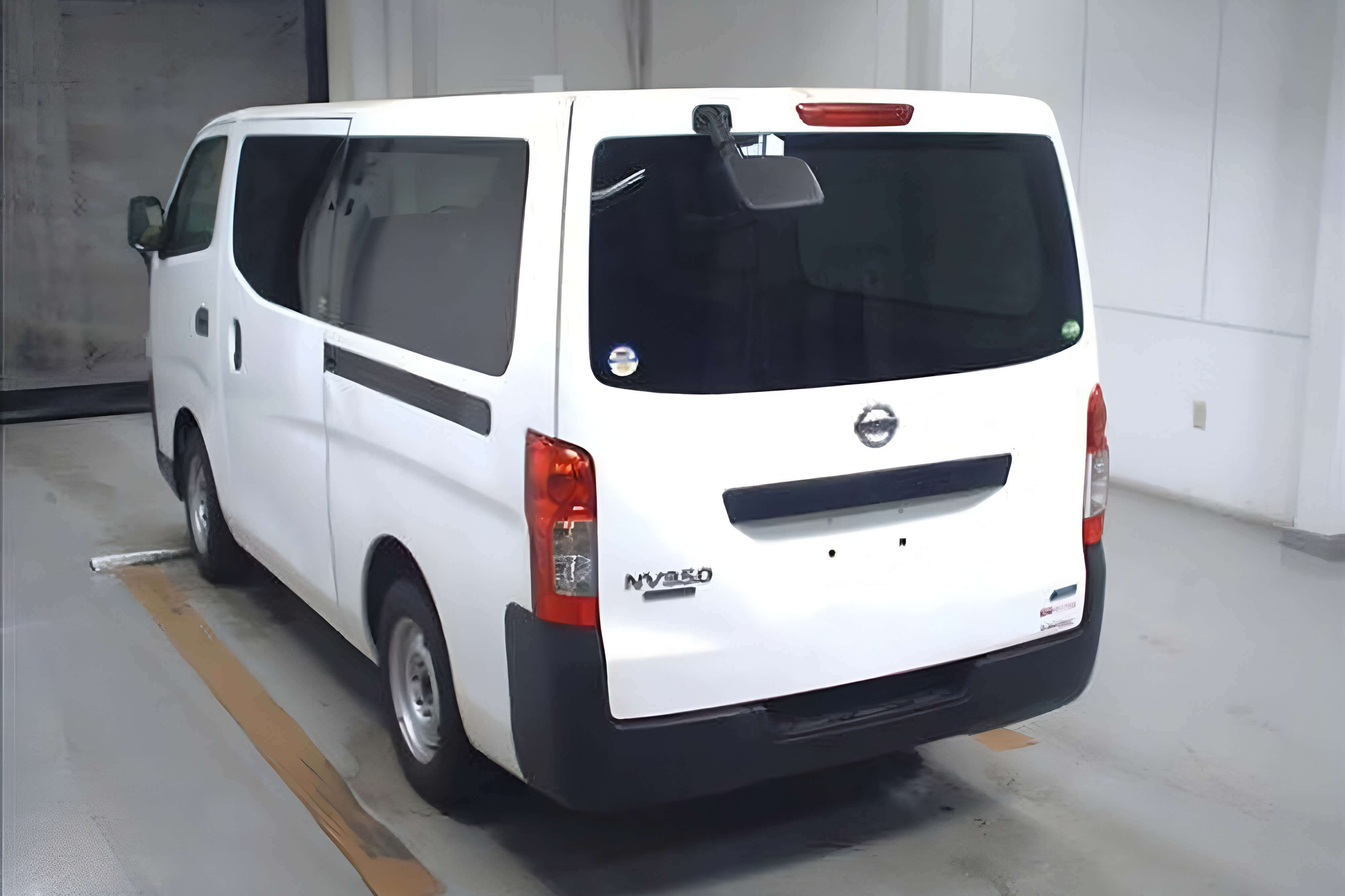 Nissan Urvan White