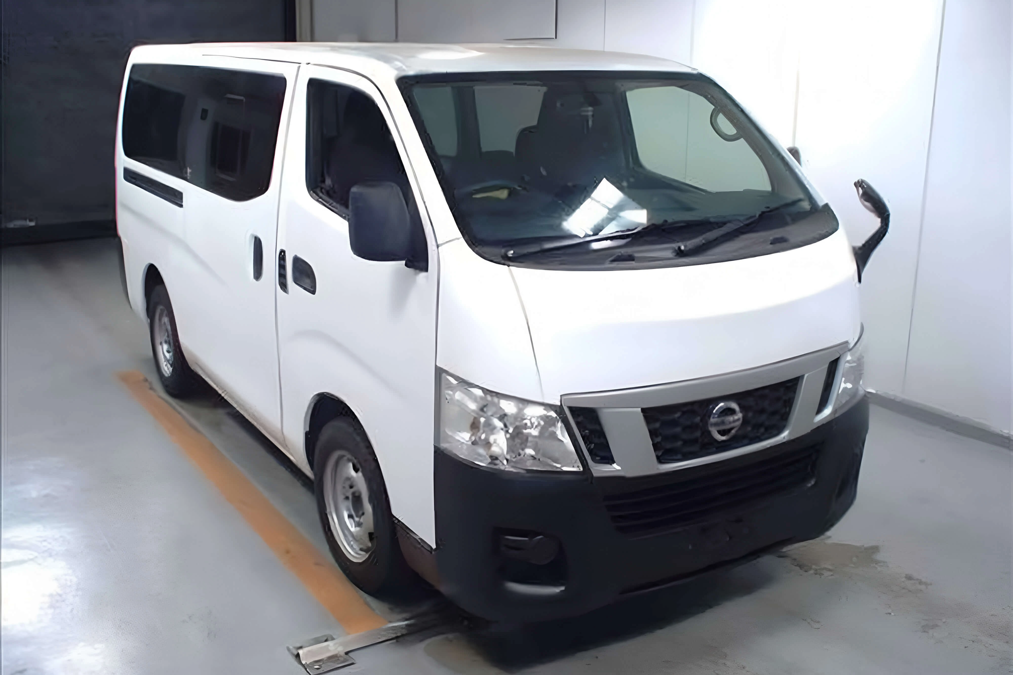 Nissan Urvan White