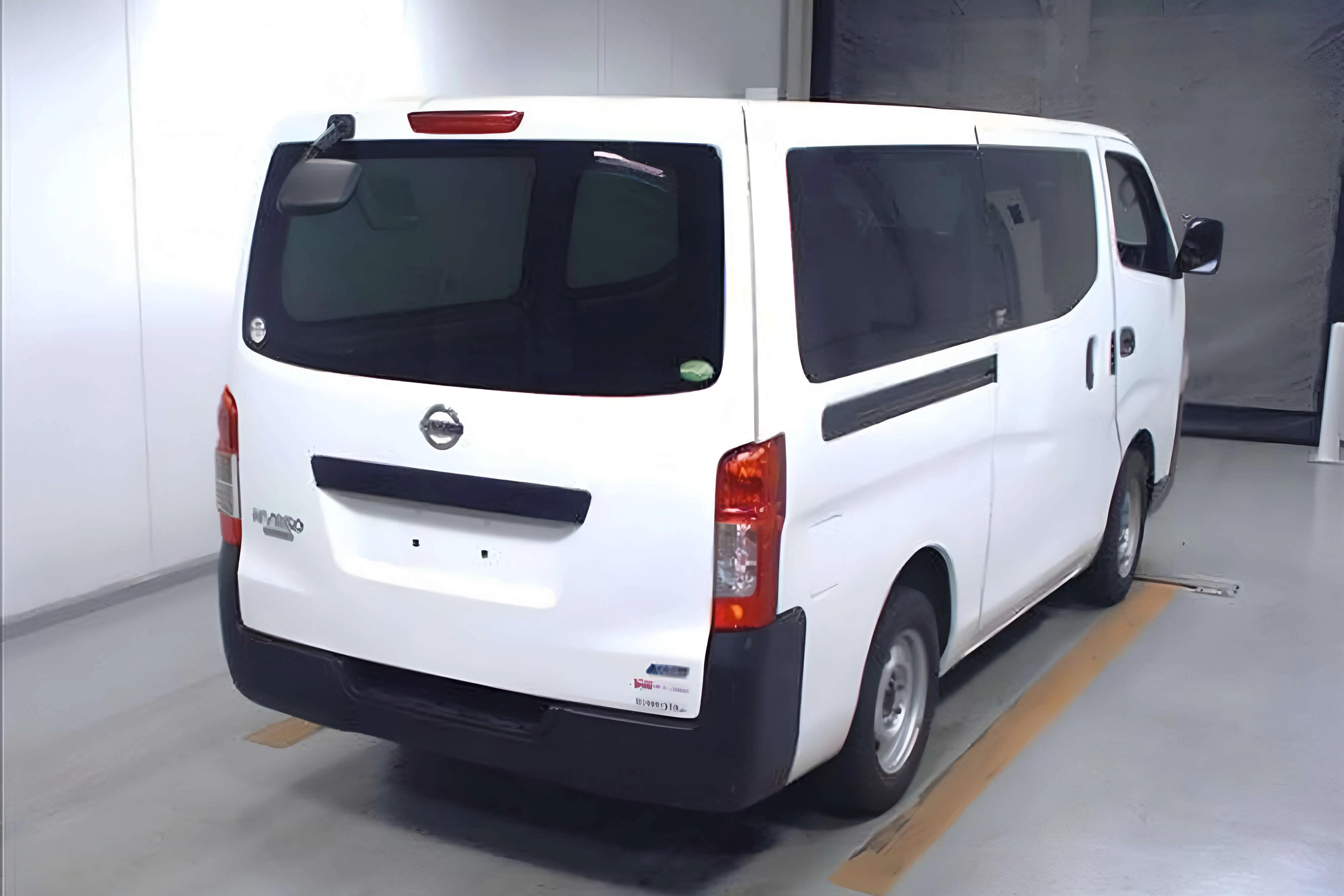 Nissan Urvan Hvid