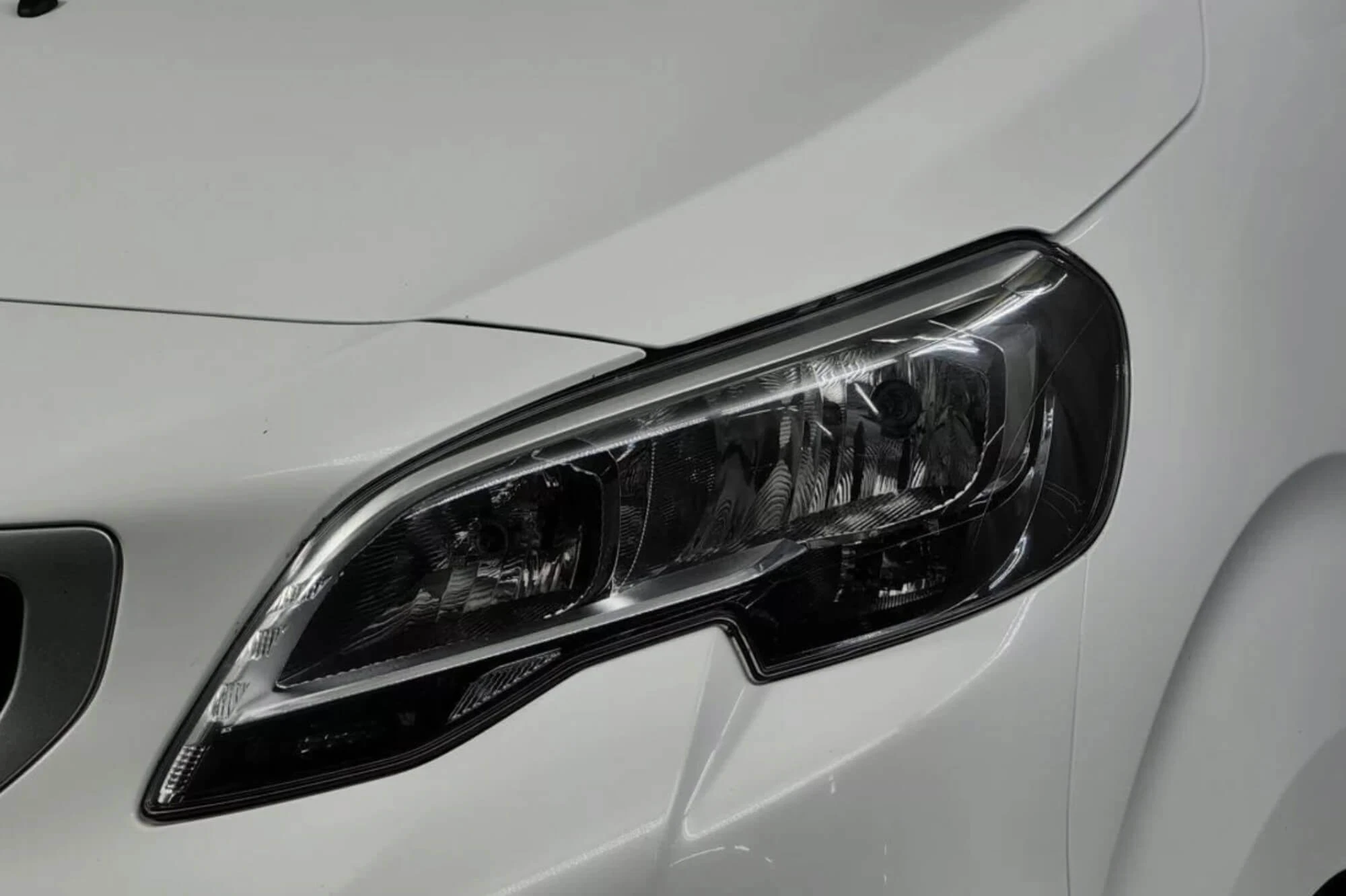 Peugeot לבן מומחה Peugeot לבן מומחה