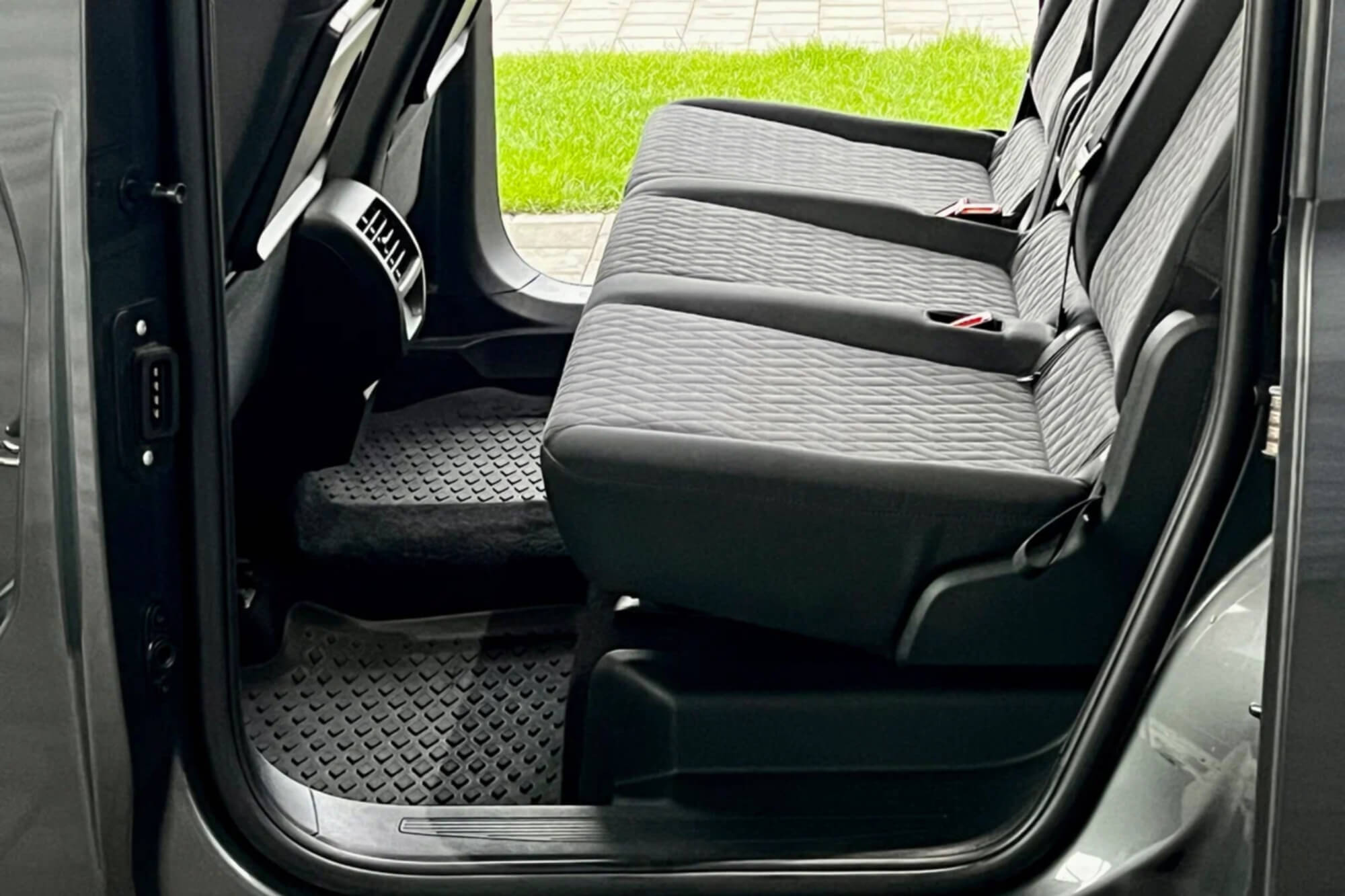 Volkswagen Caddy V Grey