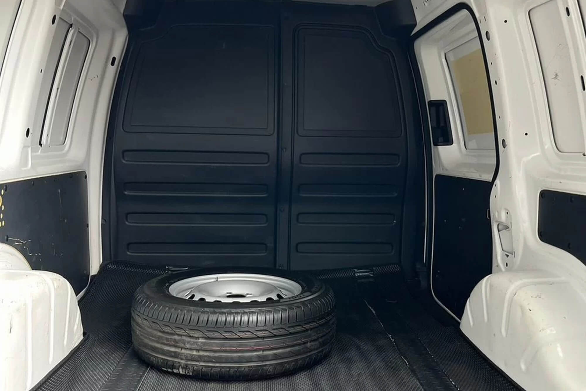 Volkswagen Caddy White