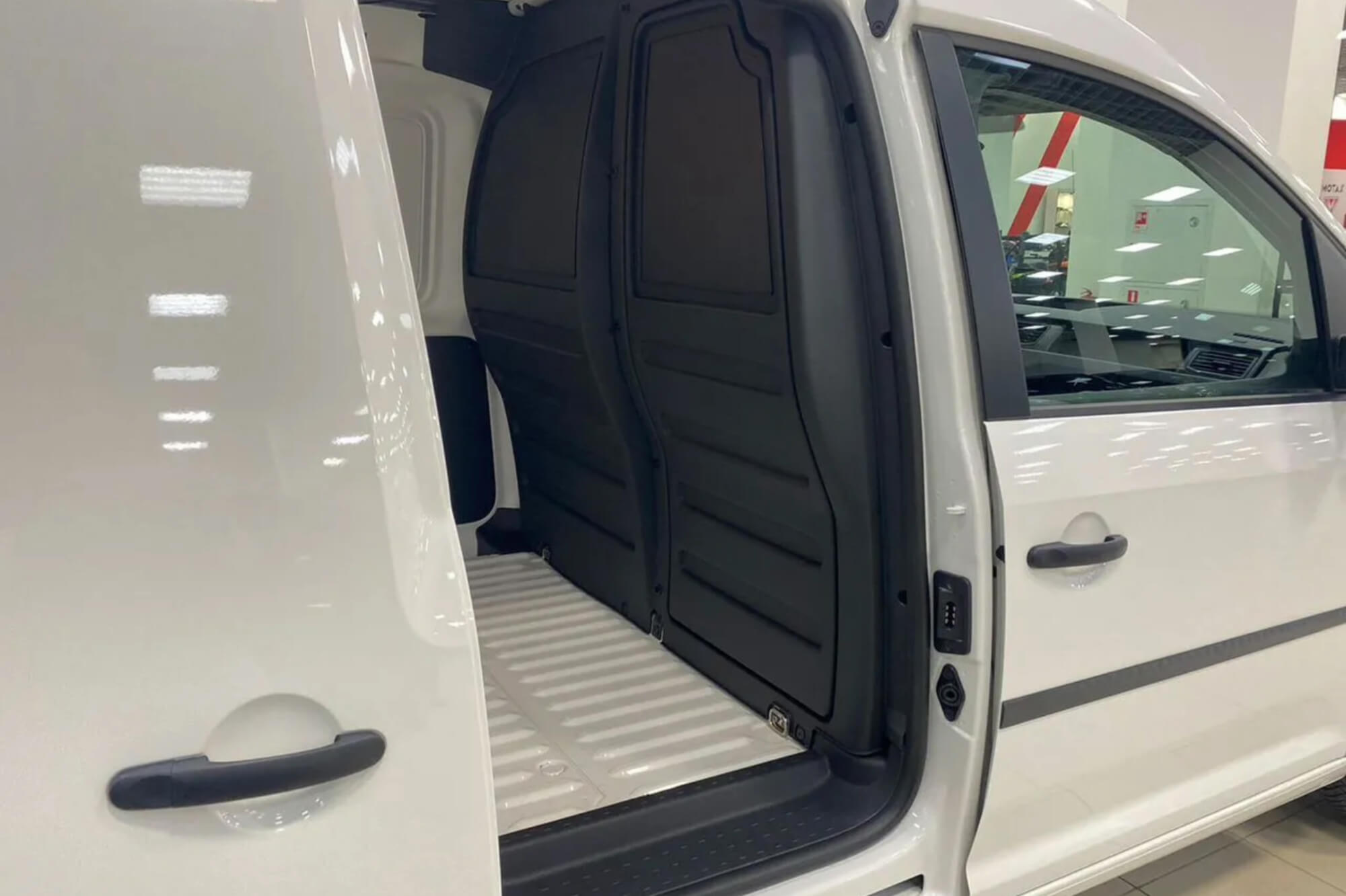 Volkswagen Caddy White