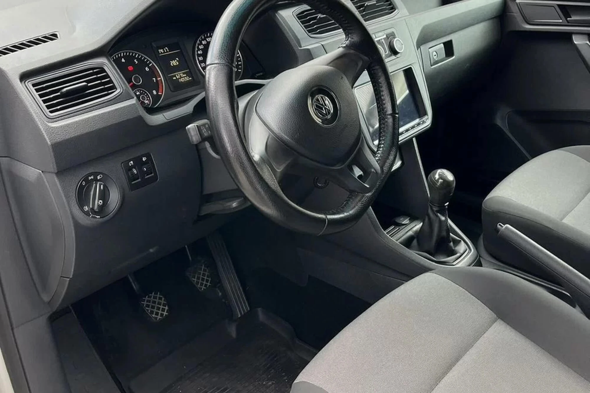 Volkswagen קאדי לבן Volkswagen קאדי לבן