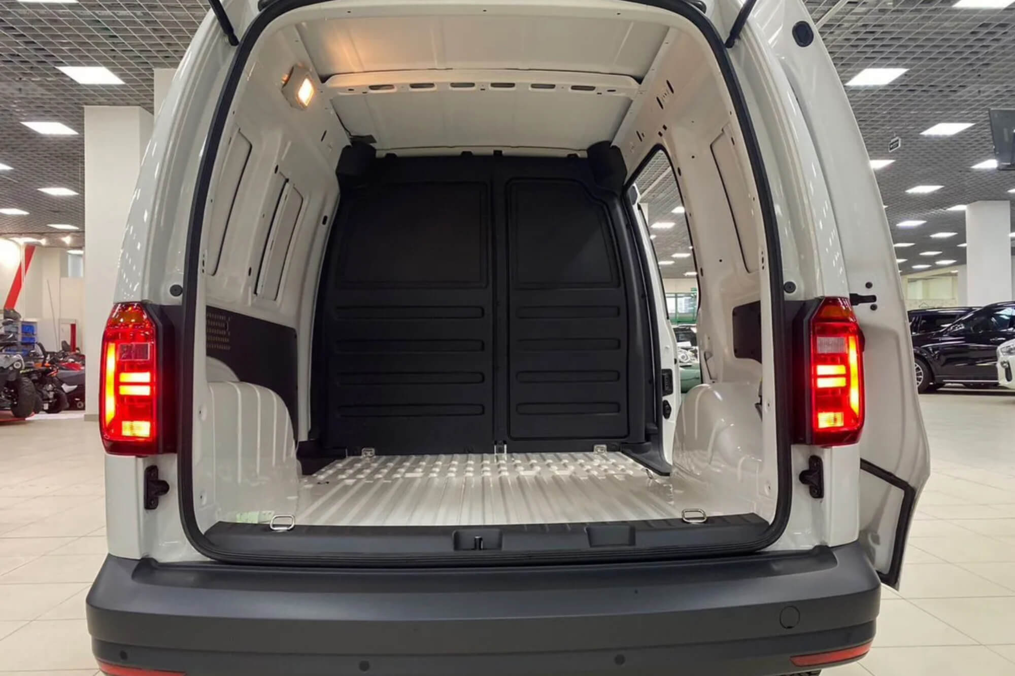 Volkswagen Caddy White