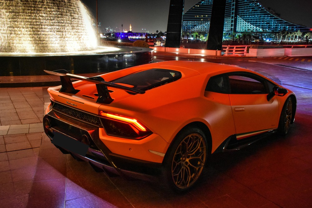 Quelle est la meilleure voiture de sport pour les photos Instagram sur Palm Jumeirah ?