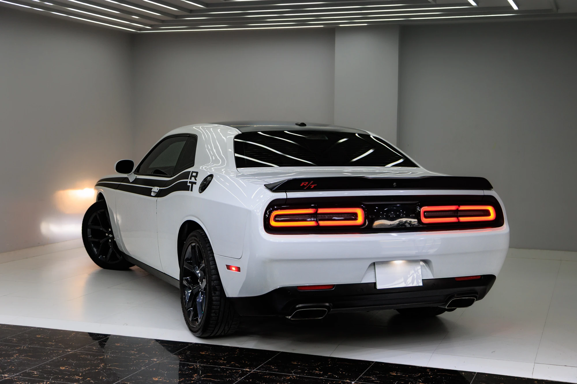 Dodge Challenger R/T White