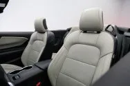 Ford Mustang New Gen Convertible Branco e Azul Ford Mustang New Gen Convertible Branco e Azul