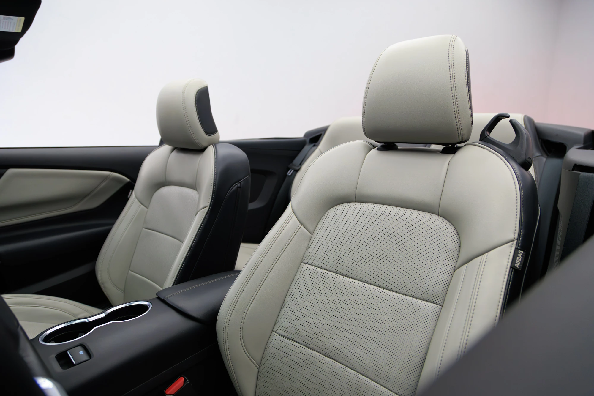 Ford Mustang New Gen Convertible Branco e Azul Ford Mustang New Gen Convertible Branco e Azul