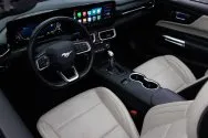 Ford Mustang New Gen Convertible Branco e Azul Ford Mustang New Gen Convertible Branco e Azul