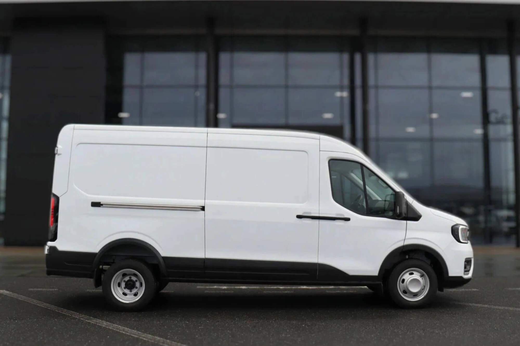 Ford לבן מעבר Ford לבן מעבר