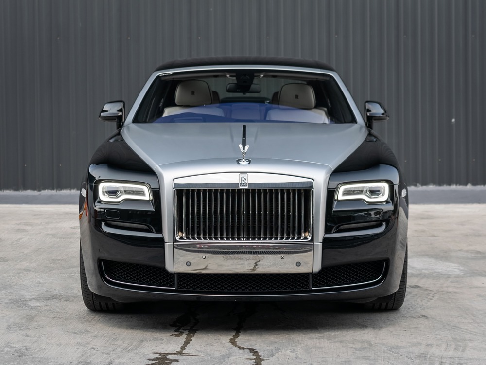 Desarrollo de la industria del automóvil en los EAU en 2025 Rolls-Royce en Dubai