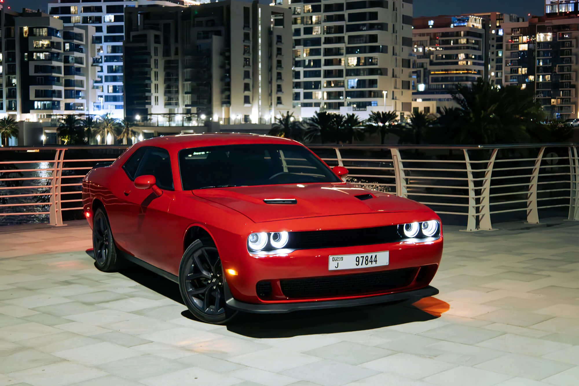 Dodge Challenger אדום Dodge Challenger אדום
