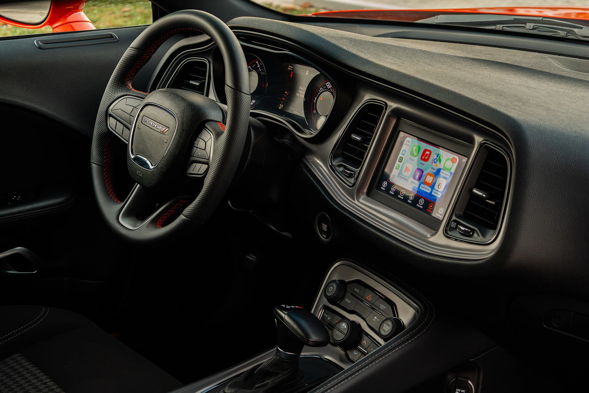 Dodge Challenger אדום Dodge Challenger אדום