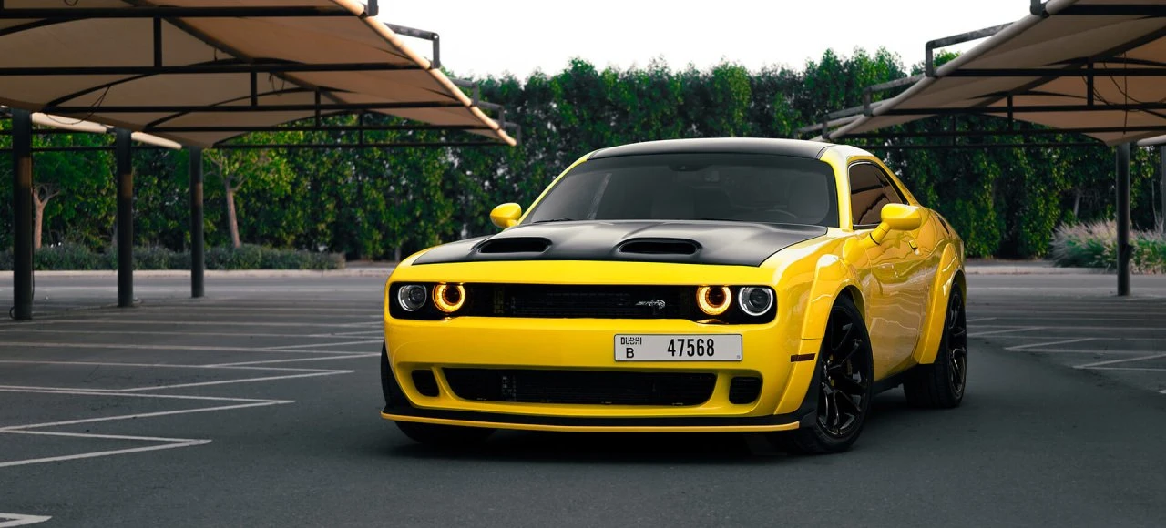 Dodge Challenger R/T Scat Pack Geel