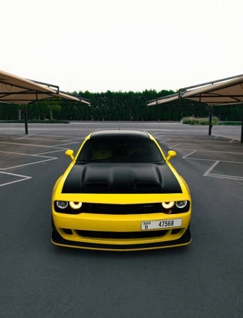 Dodge Challenger R/T Scat Pack Geel