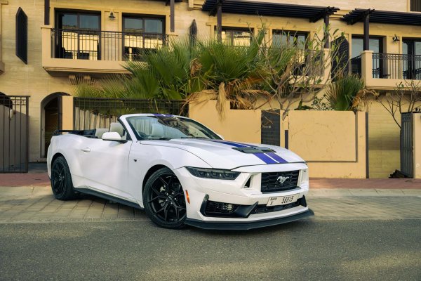 Ford Mustang New Gen Convertible бело-голубой