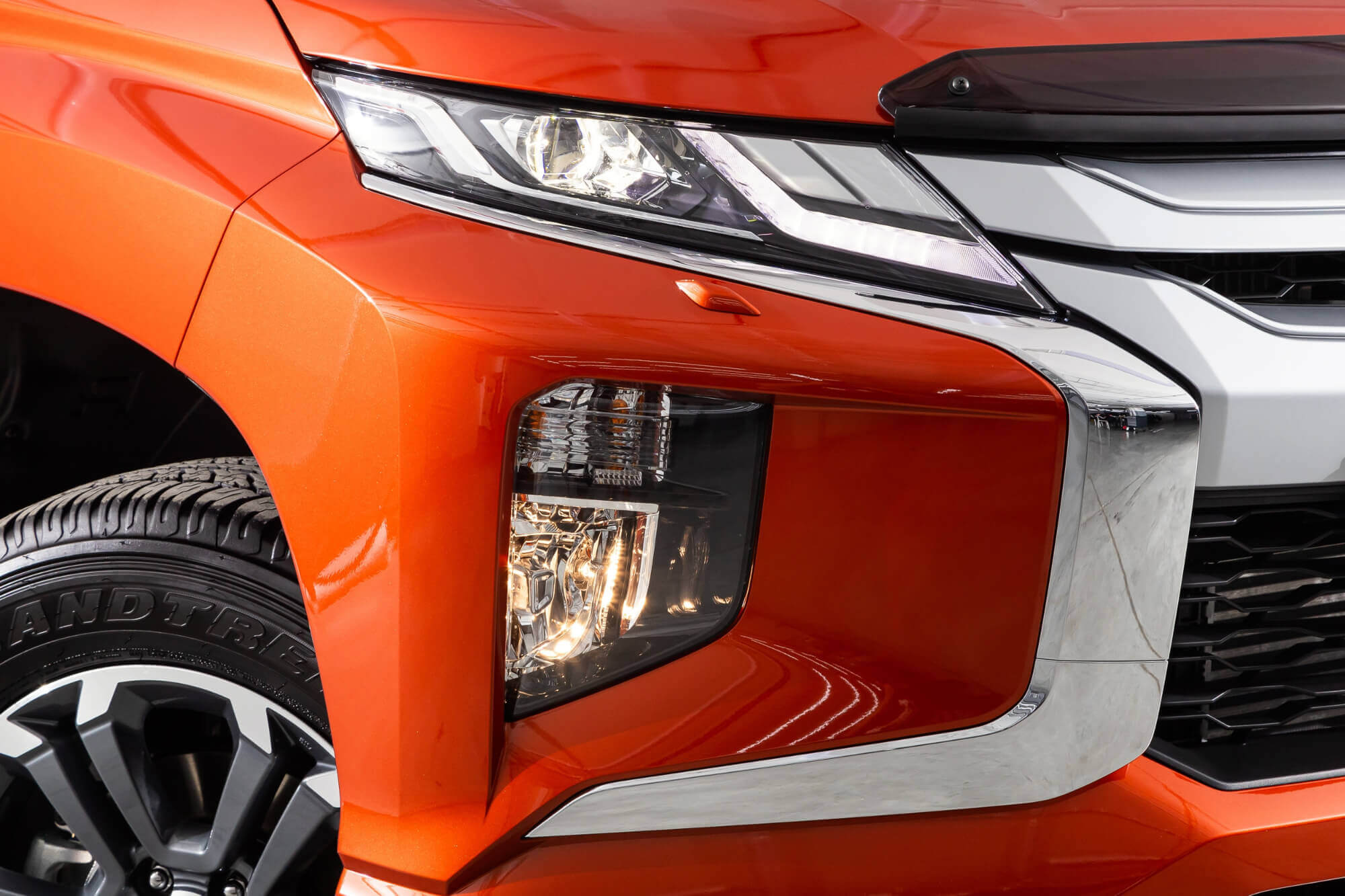 Mitsubishi L200 Orange