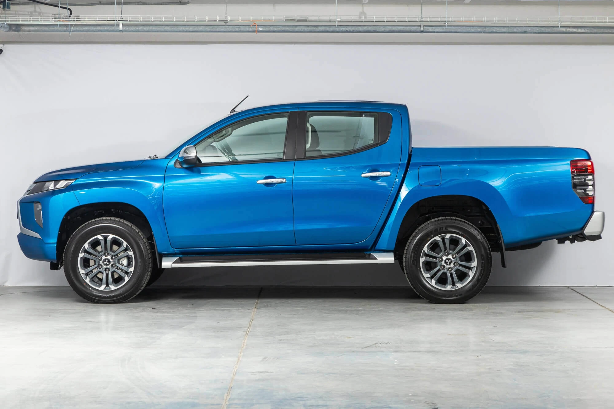 Mitsubishi L200 Blue
