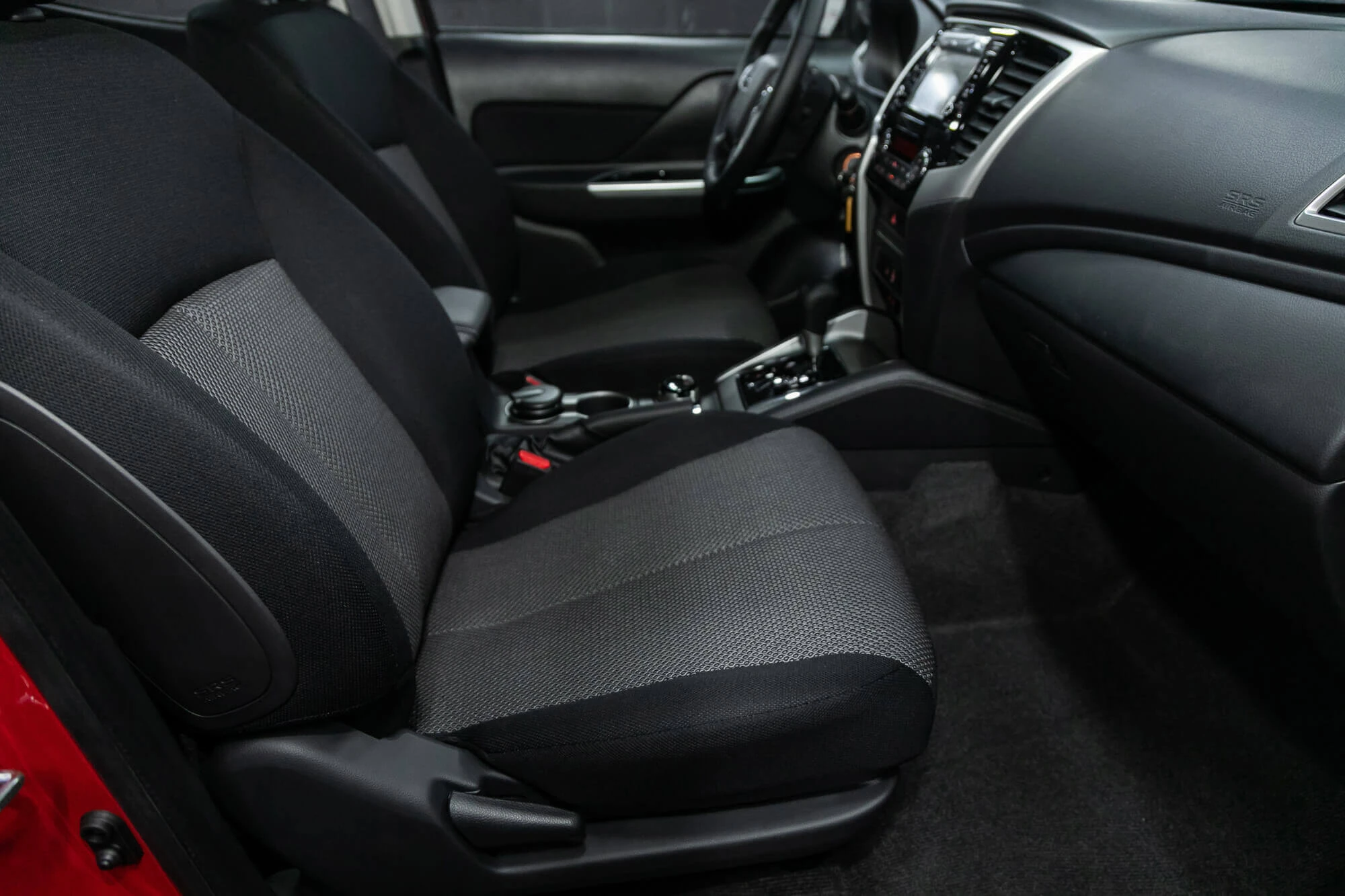 Mitsubishi L200 אדום Mitsubishi L200 אדום