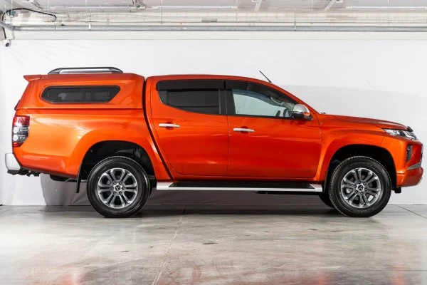 Mitsubishi L200 Laranja