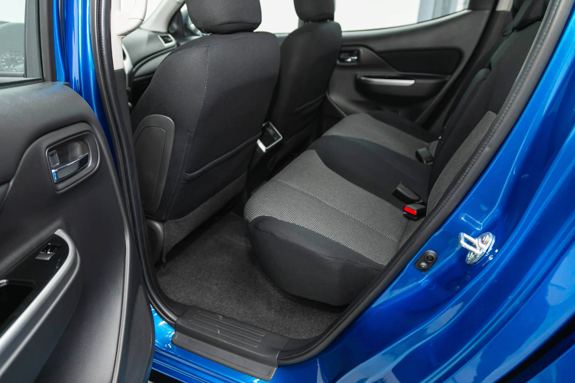 Mitsubishi L200 Blue