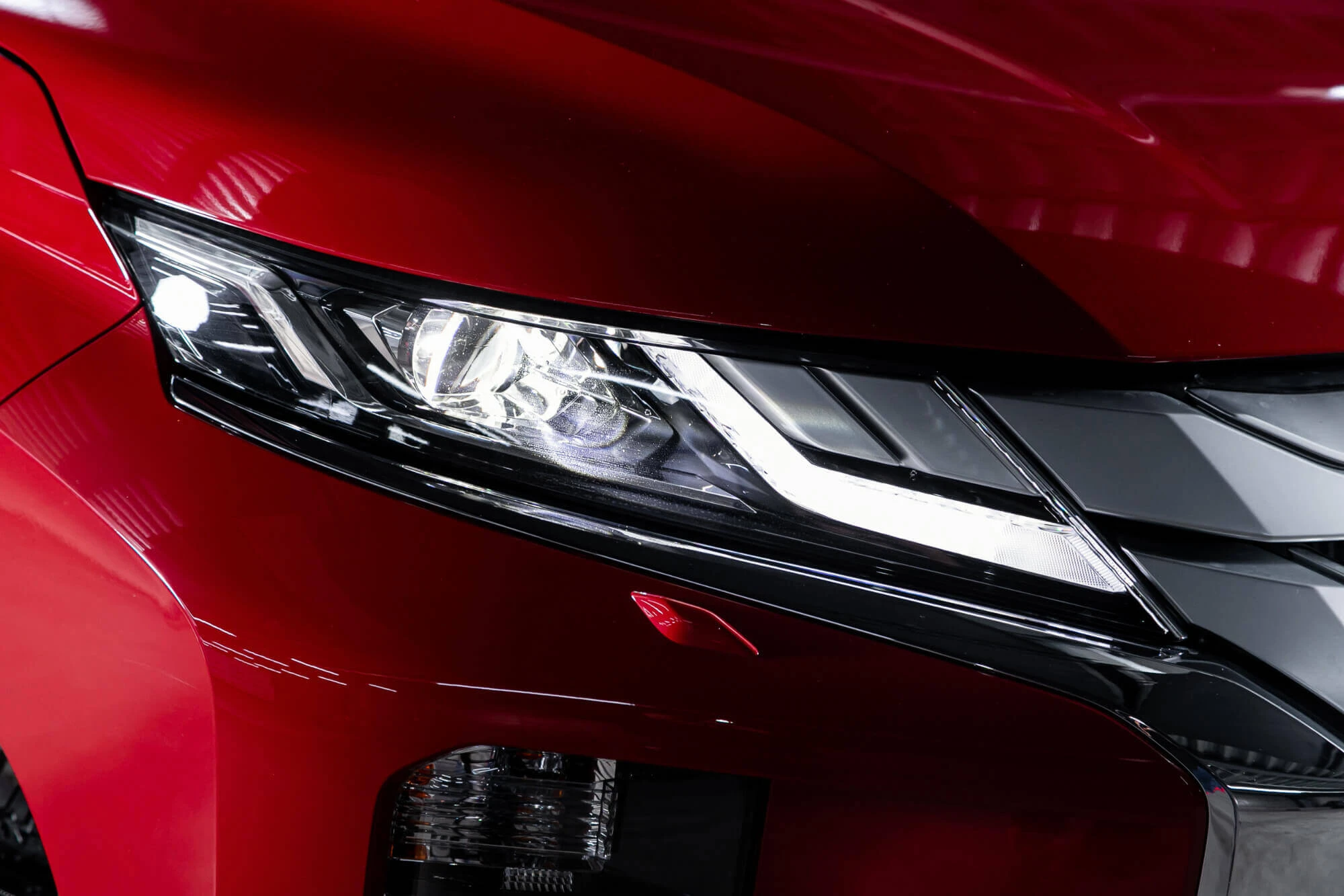 Mitsubishi L200 אדום Mitsubishi L200 אדום