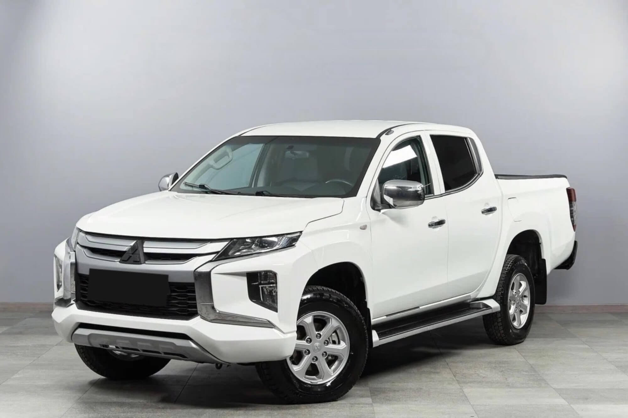 Mitsubishi L200 White