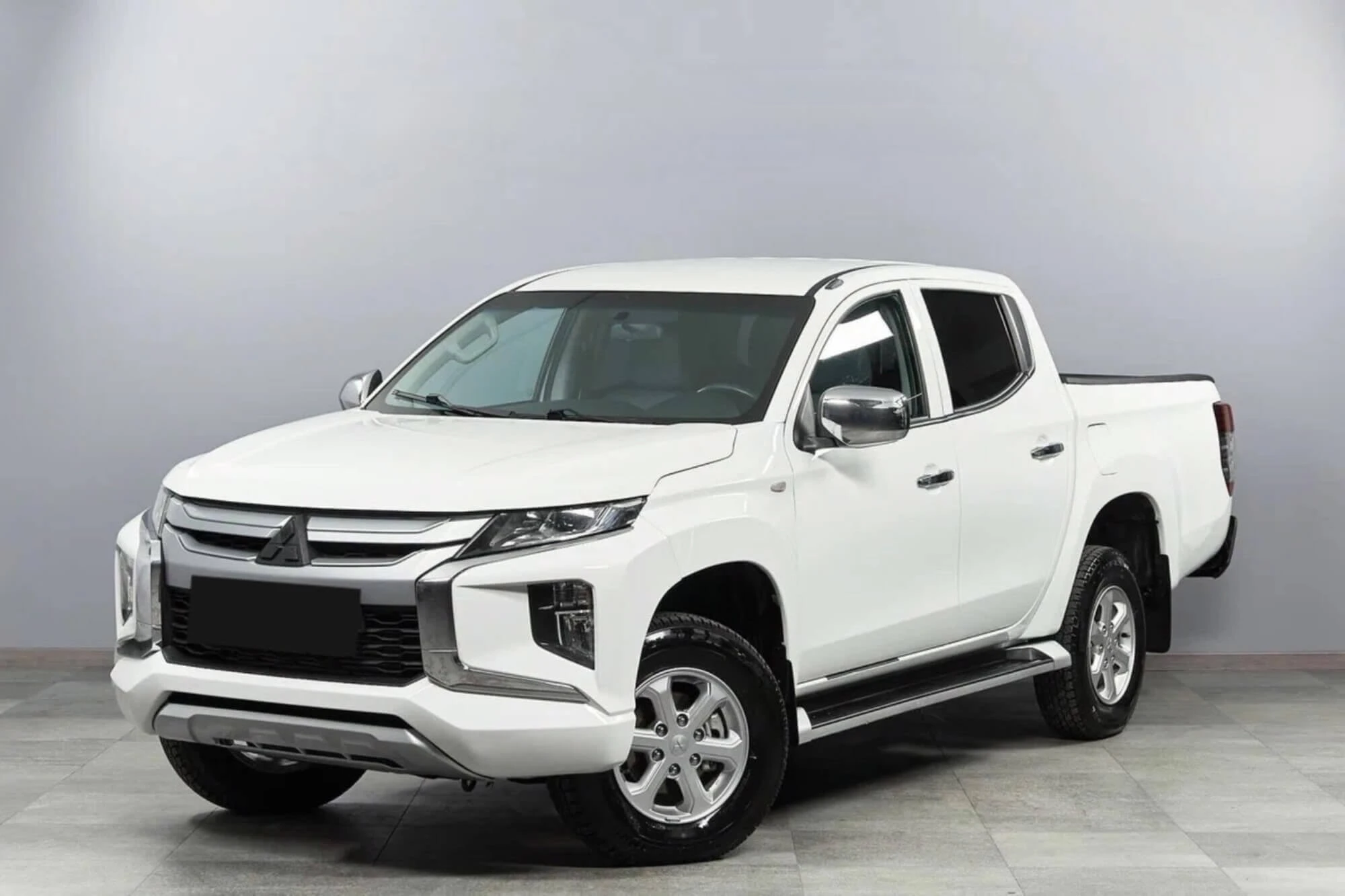 Mitsubishi L200 לבן Mitsubishi L200 לבן
