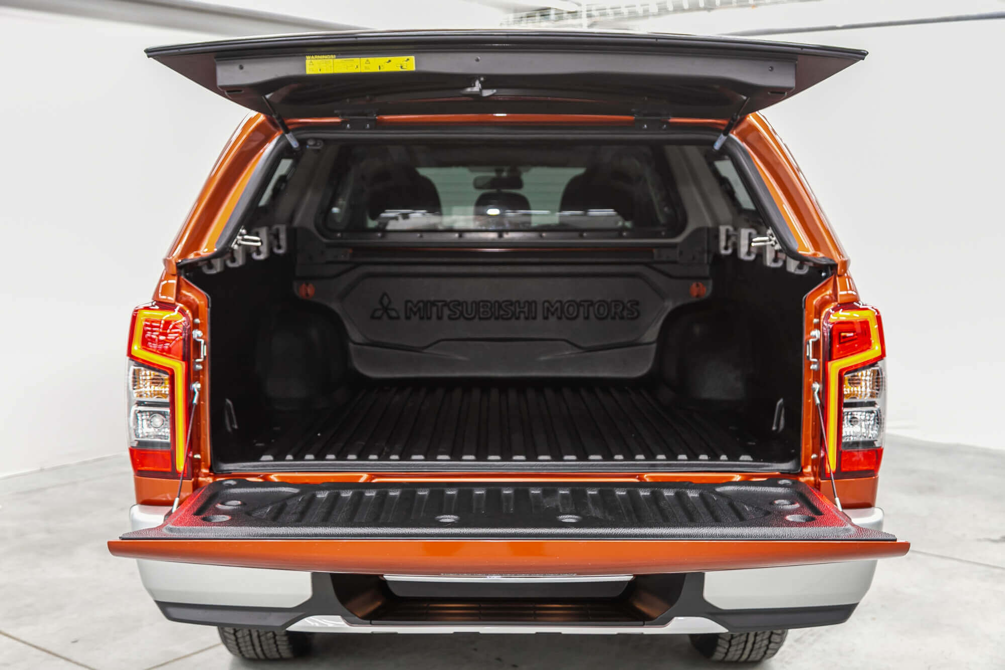 Mitsubishi L200 Orange