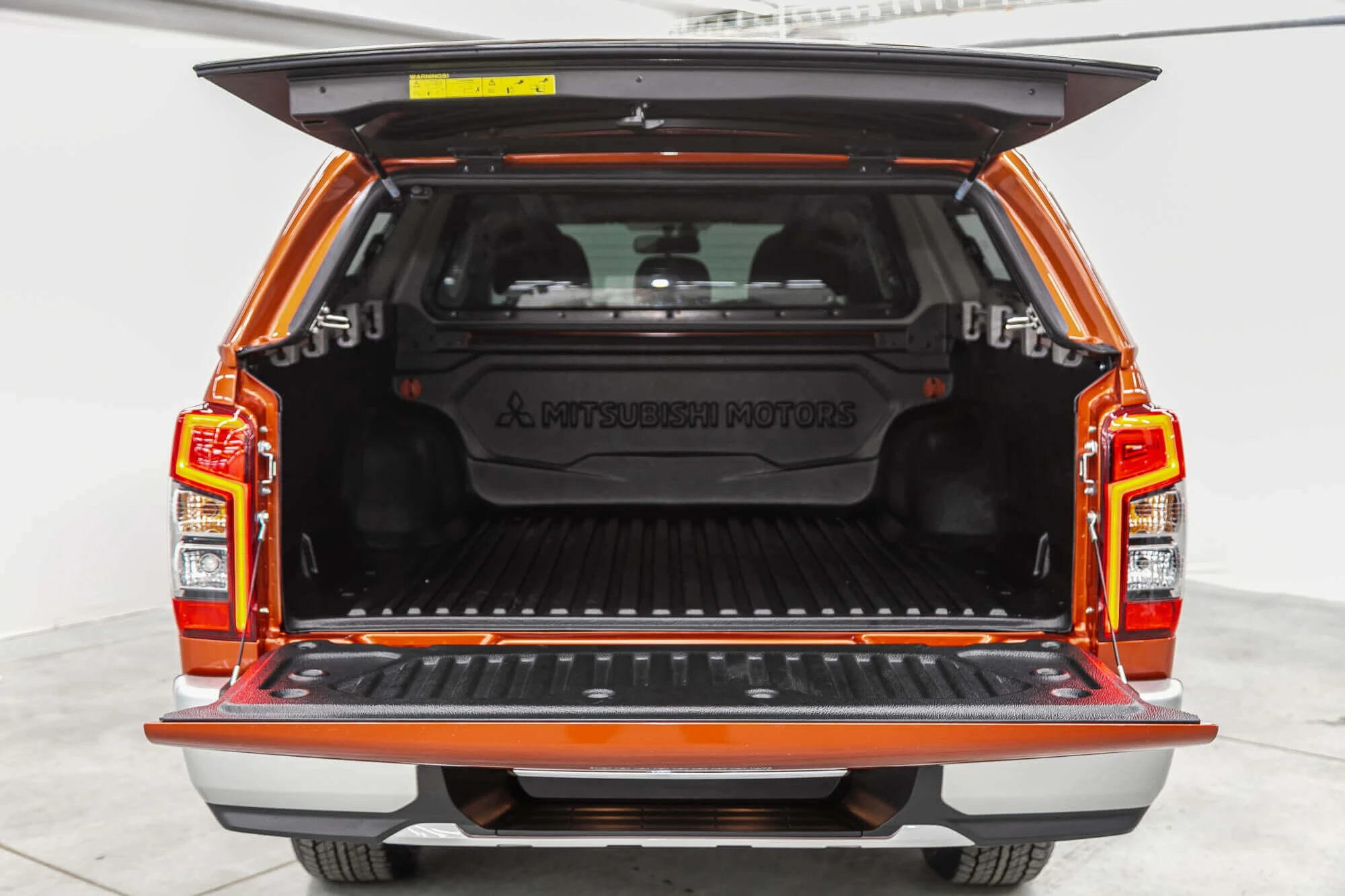 Mitsubishi L200 כתום Mitsubishi L200 כתום