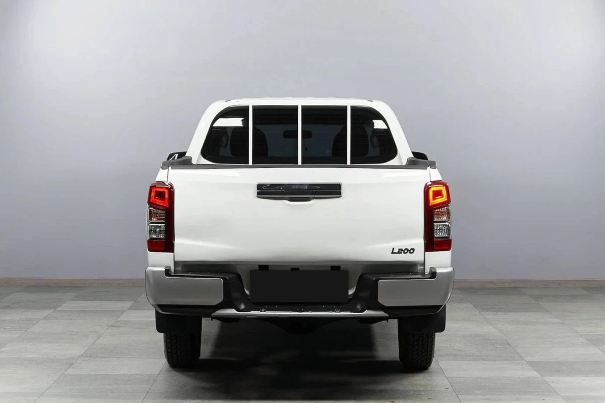Mitsubishi L200 לבן Mitsubishi L200 לבן