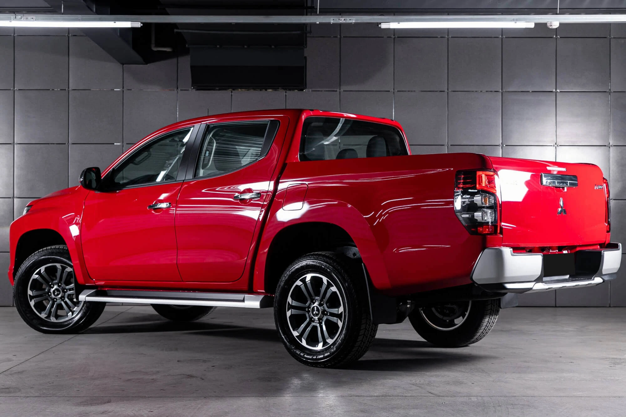 Mitsubishi L200 Blue