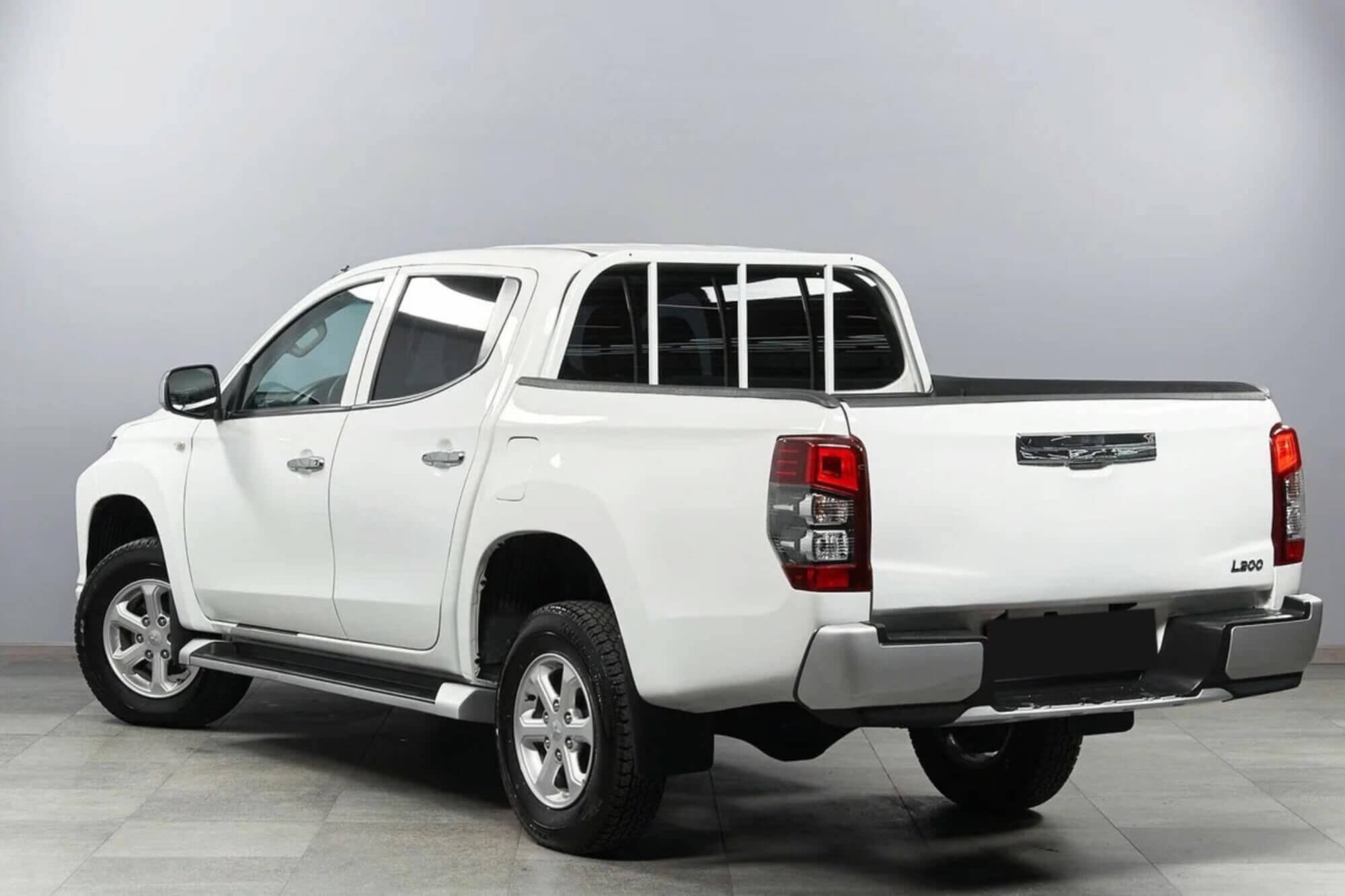 Mitsubishi L200 White