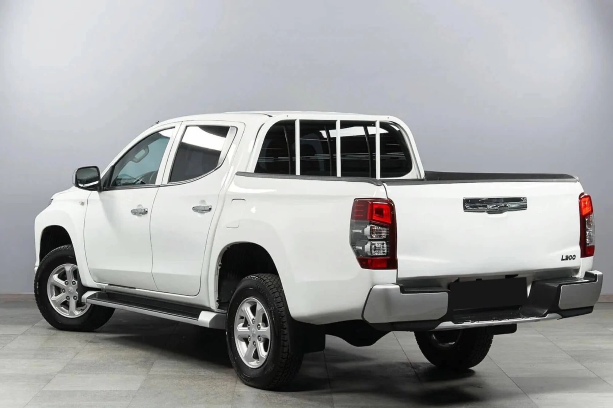 Mitsubishi L200 לבן Mitsubishi L200 לבן