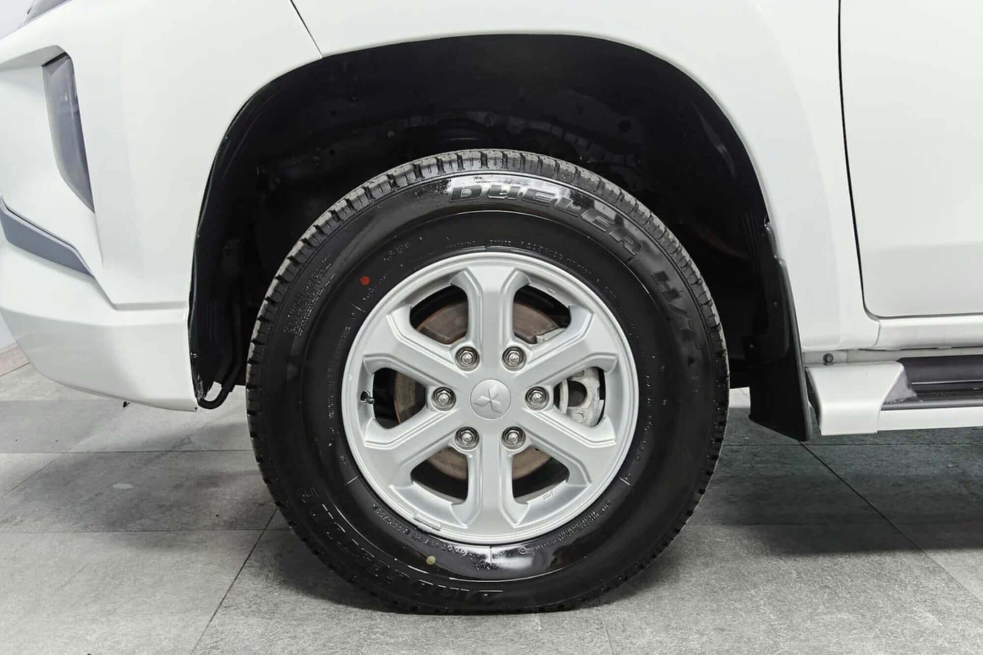 Mitsubishi L200 White