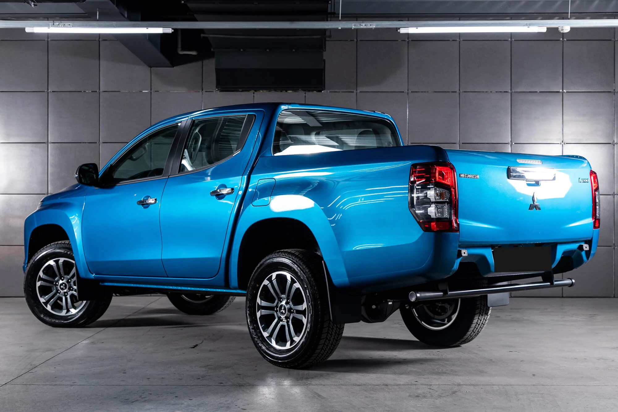 Mitsubishi L200 כחול Mitsubishi L200 כחול