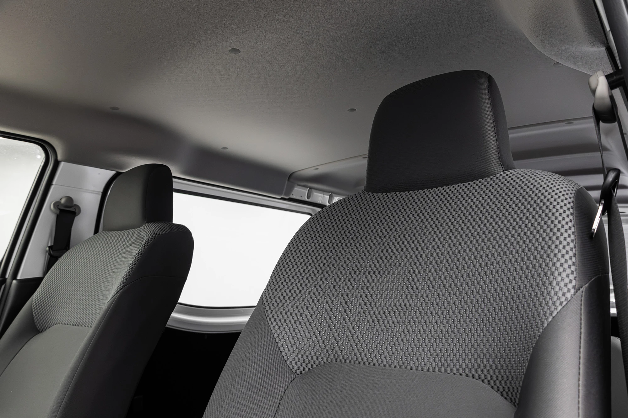 Nissan Urvan לבן Nissan Urvan לבן