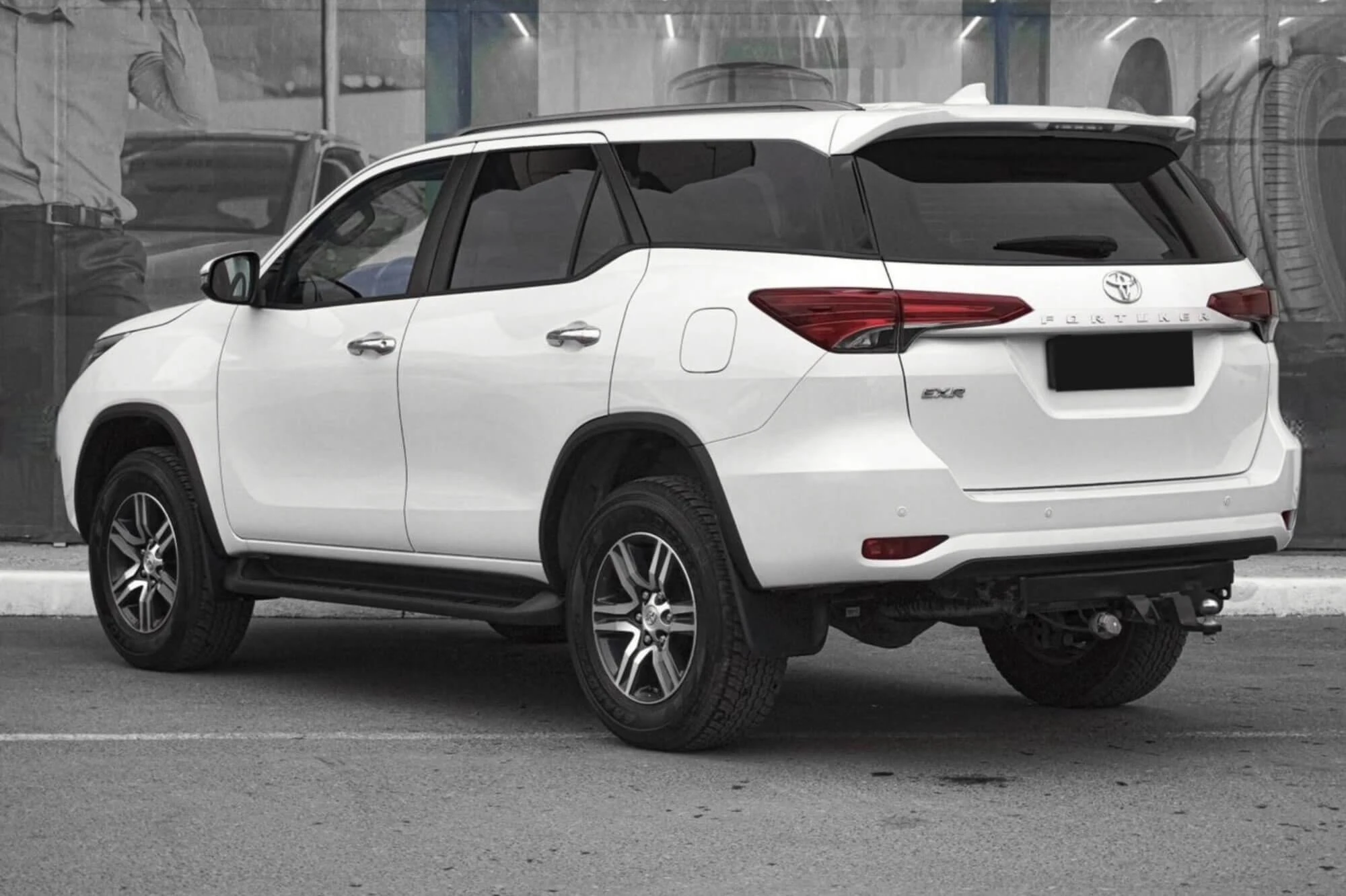 Toyota Fortuner белый
