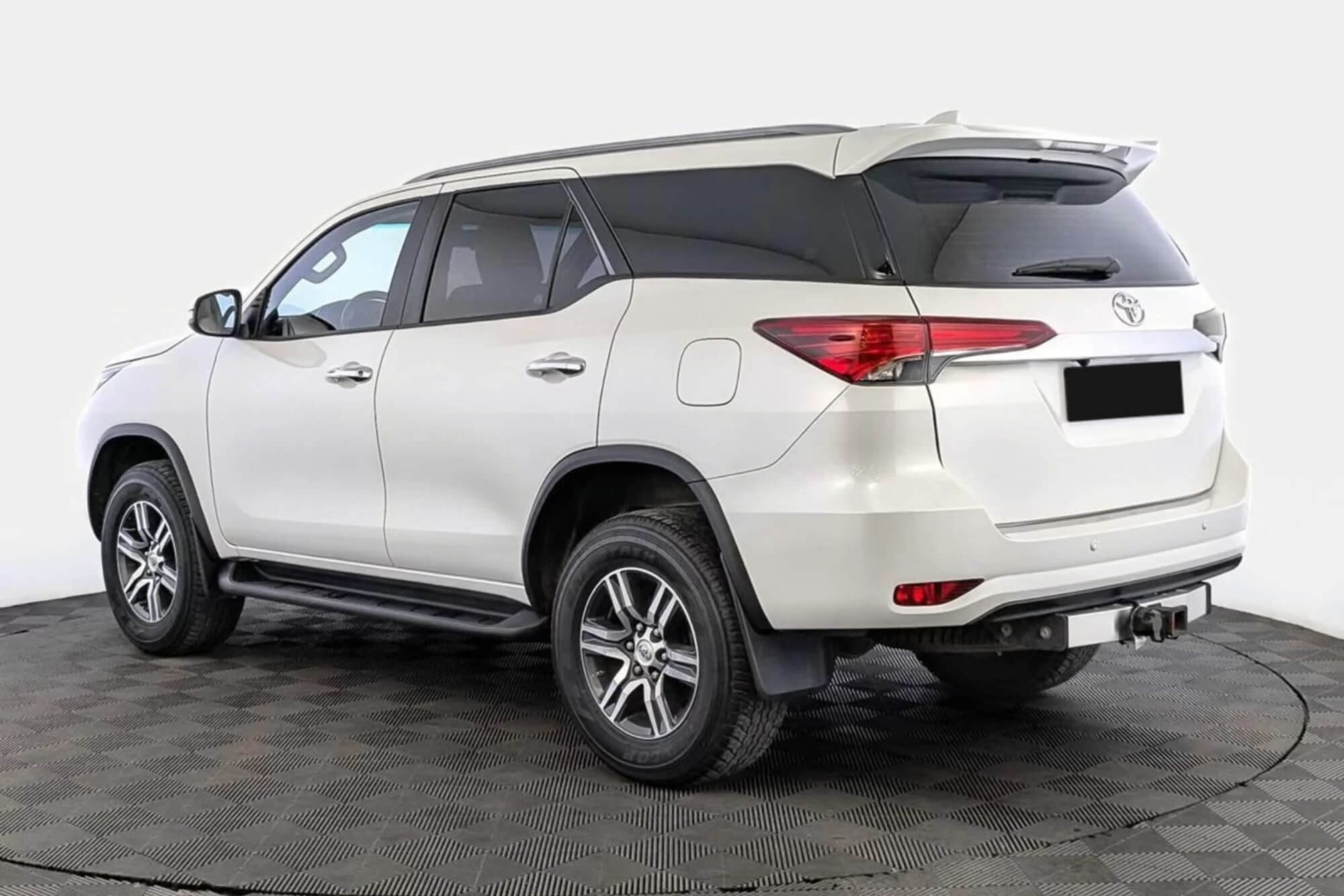 Toyota Fortuner White