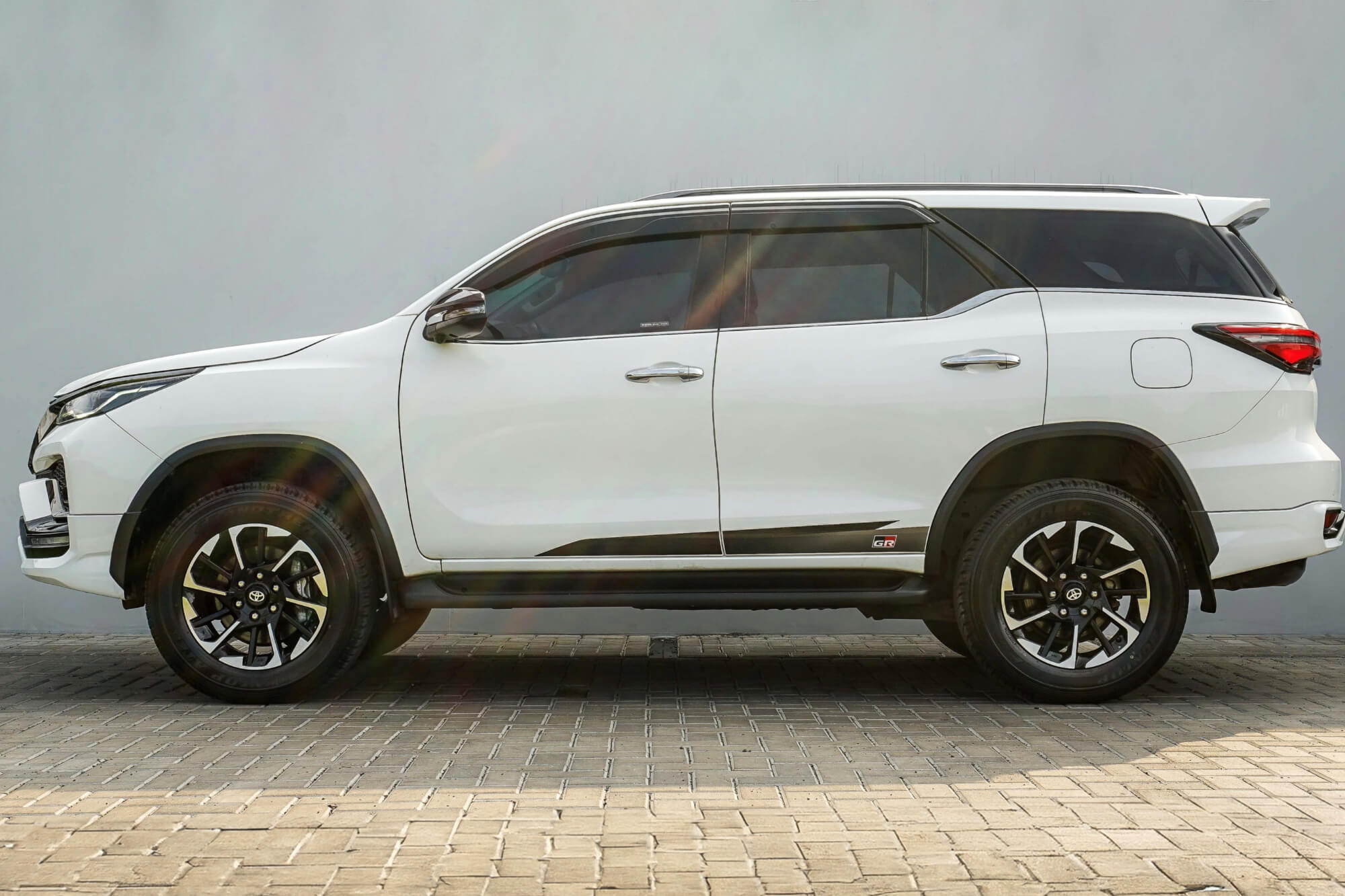 Toyota Fortuner White