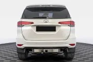 Toyota Fortuner белый