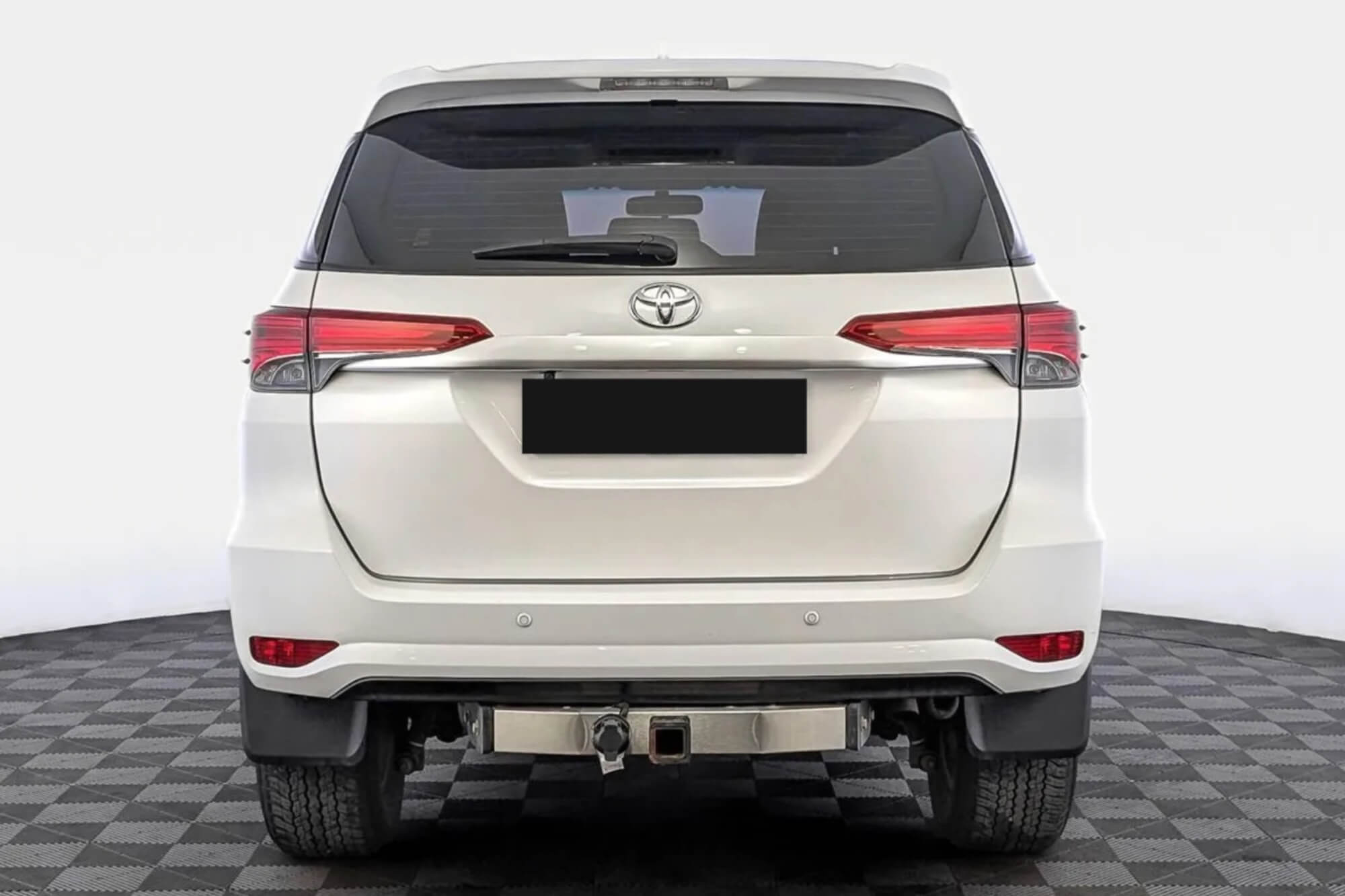 Toyota Fortuner White