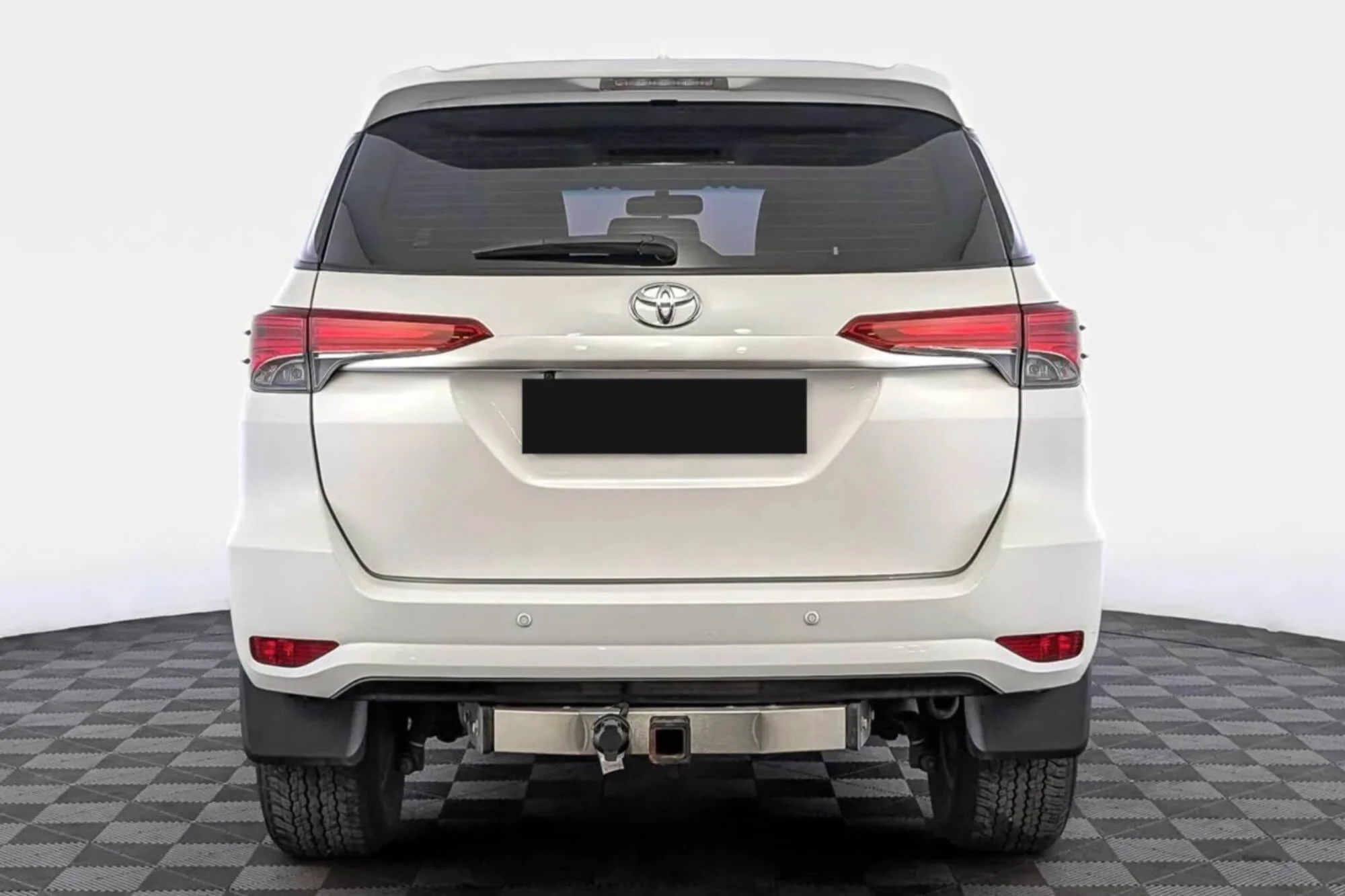 Toyota Fortuner белый