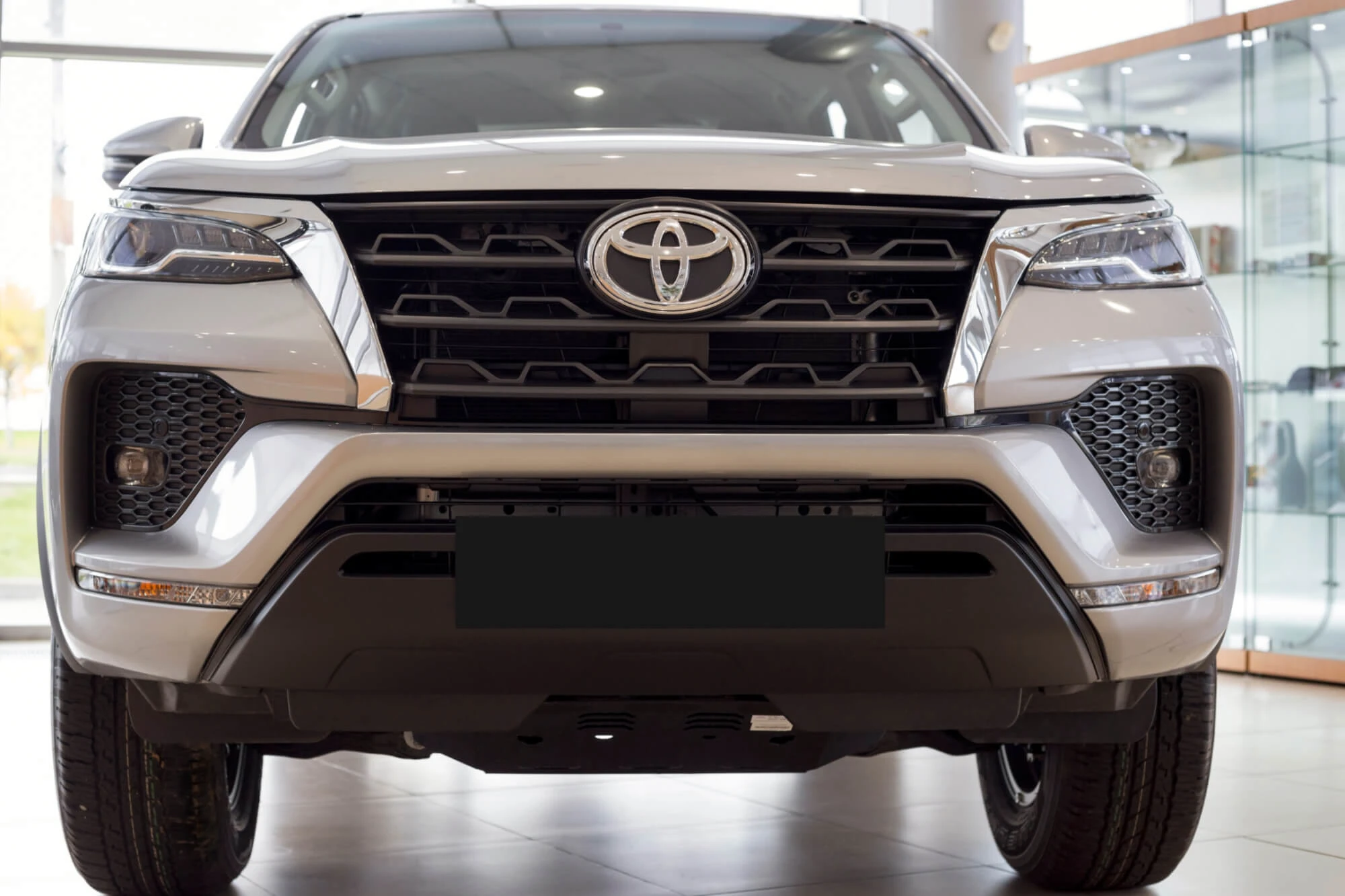Toyota Fortuner белый
